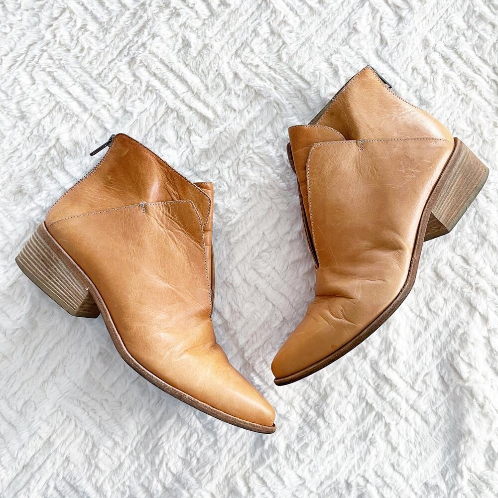 LD Tuttle The Ash Ankle Boot in Tan Leather